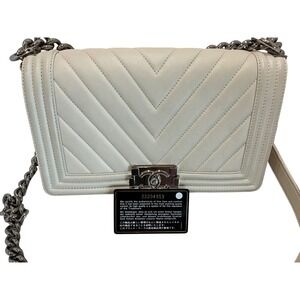Chanel Medium Boy Bag Chevron Flap Crossbody Chain‎ Shoulder Bag Ivory